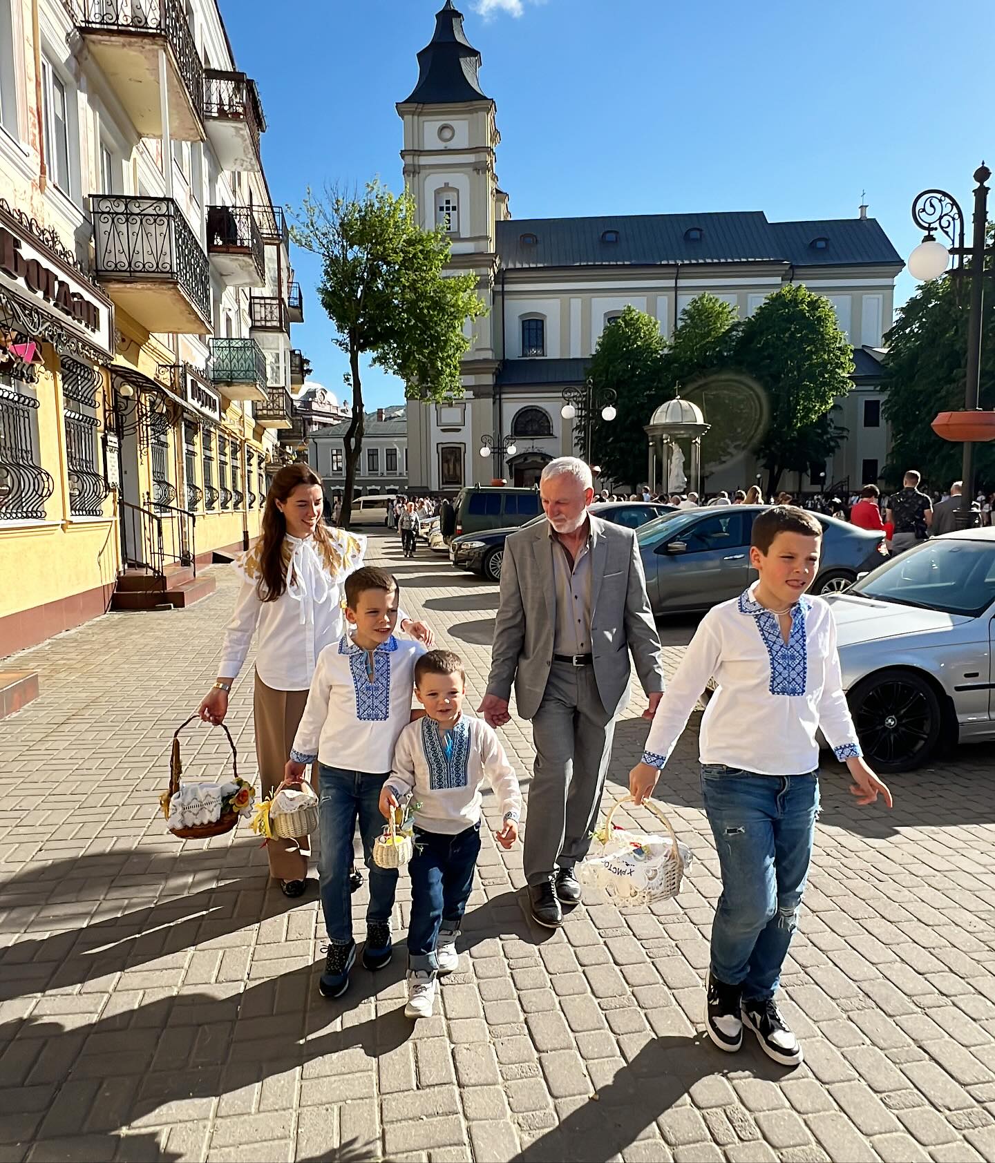 &quot;Мира и небесной поддержки нам всем&quot;. Звезды поздравили украинцев с Пасхой (фото)